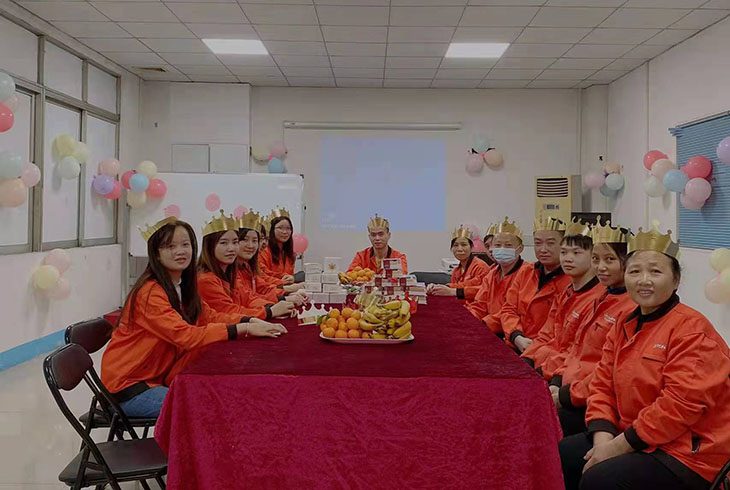 菲思盾壁掛爐生日會(huì)