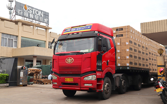 菲思盾壁掛爐發(fā)大貨現場