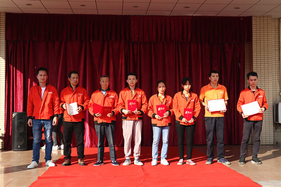 菲思盾2019年度愛崗敬業(yè)者合影