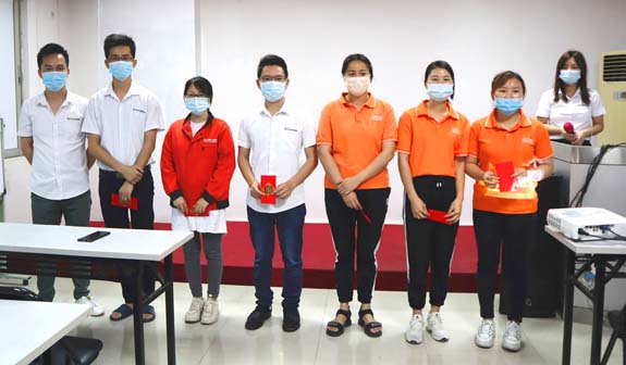 菲思盾合理化建議獲獎(jiǎng)人員合照